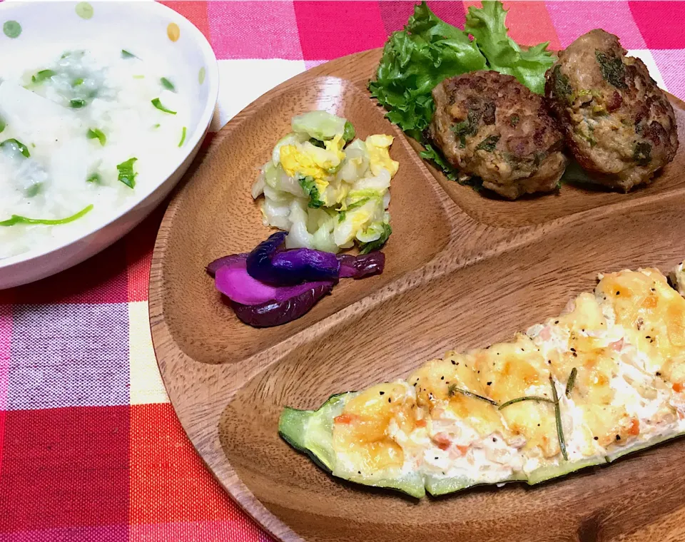 Snapdishの料理写真:豚肉の大葉と玉ねぎつくね
ズッキーニのサーモンマヨチーズ
七草粥
白菜🥬のぬか漬け|eiyadeさん