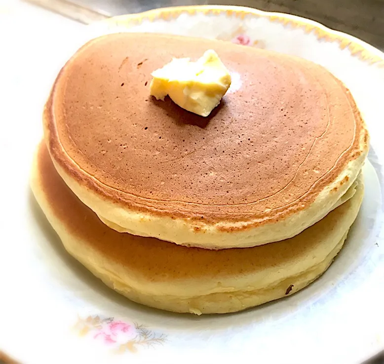 ランチに、ふっくらホットケーキを焼きました😋🎉🎵|ギムレットさん