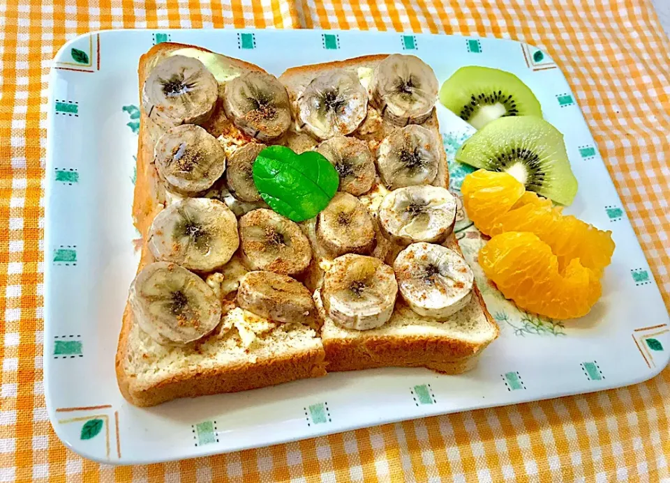 Snapdishの料理写真:シナモン🍌バナナトースト|okinkinさん