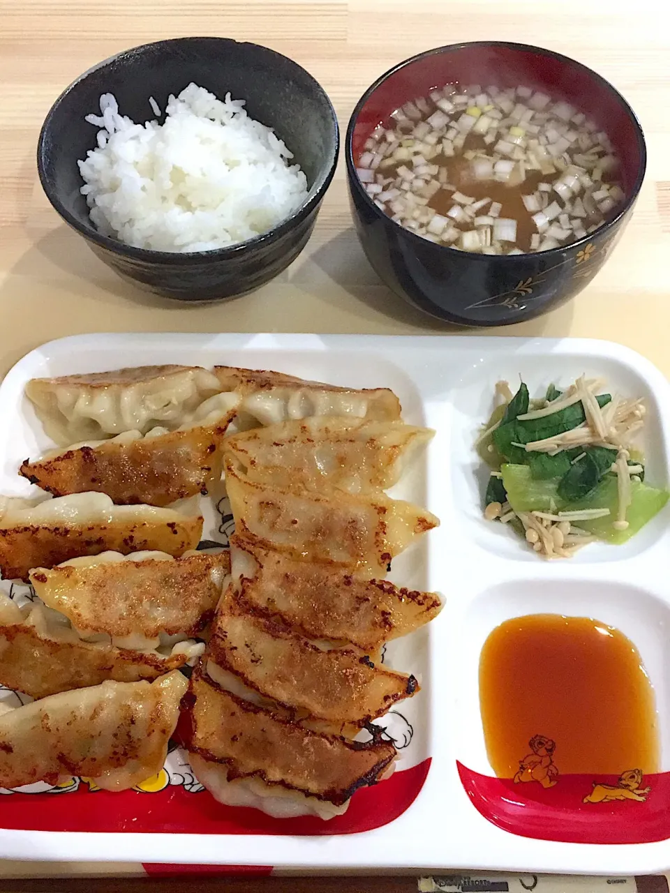 ・焼き餃子
・チンゲン菜とエノキのおひたし
・アサリのお味噌汁|ぺろたんさん