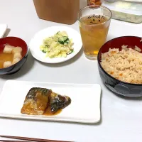 Snapdishの料理写真:サバの味噌煮
味噌汁
ポテトサラダ
五目ご飯|夏輝さん