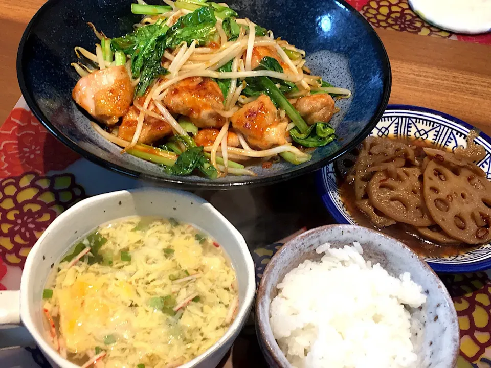 晩御飯
鶏肉ともやしと小松菜のチキンソース炒め、れんこんきんぴら、白米|かよちゃんさん