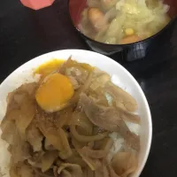 牛丼とコンソメスープ❤︎|(●´ω`●)さん