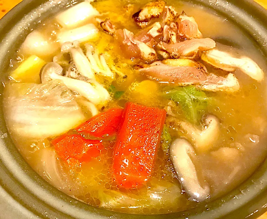 煮込んでヤバ旨コラーゲンたっぷり鍋🍲|みうのすけさん