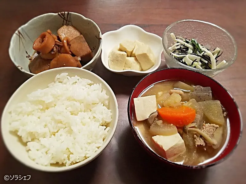 Snapdishの料理写真:今日の晩ご飯だよ(*^^*) 
★ヤリイカと里芋の煮物 
★ひじきと大根のオイマヨサラダ 
★高野豆腐の煮物 
★豚汁|ソラシェフさん