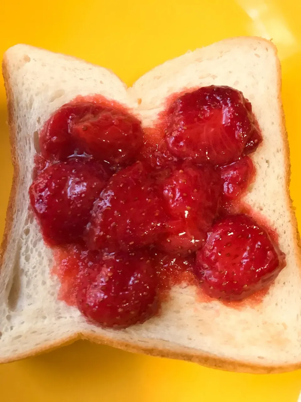 Snapdishの料理写真:手作りイチゴジャム🍓|きょんはむさん