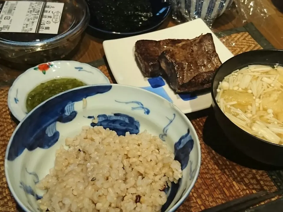 Snapdishの料理写真:ぶりの照り焼き&えのきの味噌汁&めかぶ|まぐろさん