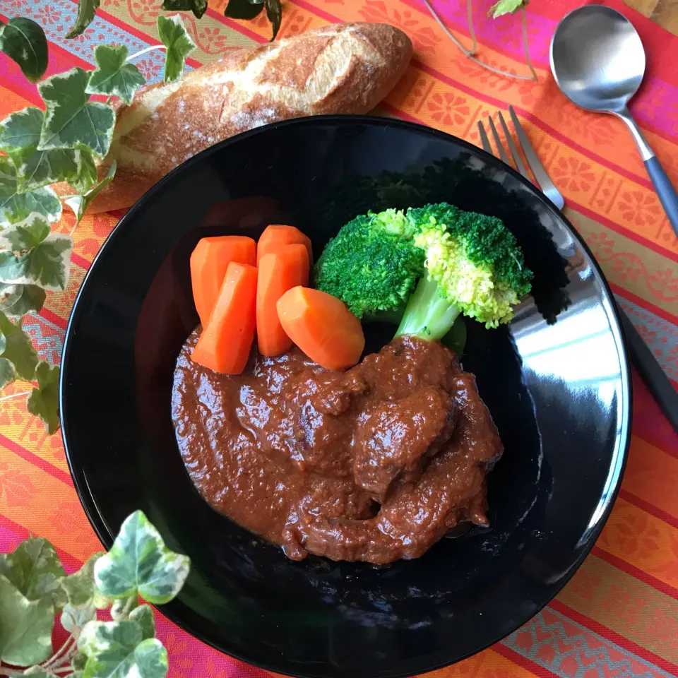 🍖🥄スプーンでホロッとほぐれる 牛スネ🐂シチュー🥄|Hollyさん