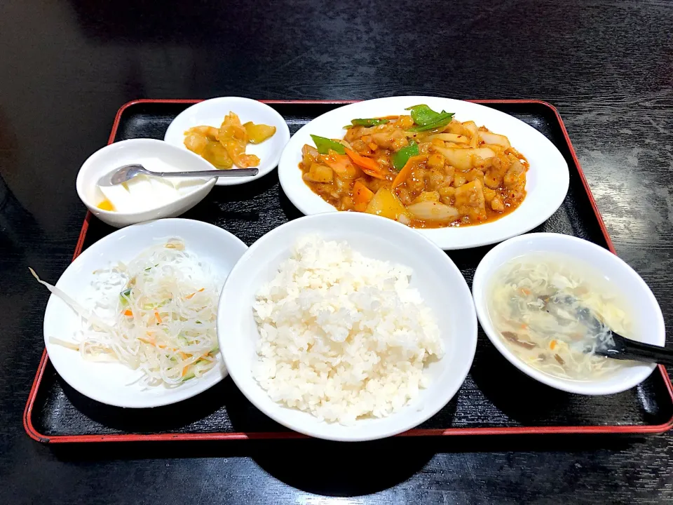 鶏肉と野菜の辛味炒め定食|しのぶさん