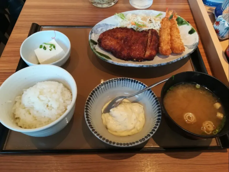 チキン南蛮とエビフライ定食 #お昼ご飯|アクちゃんさん