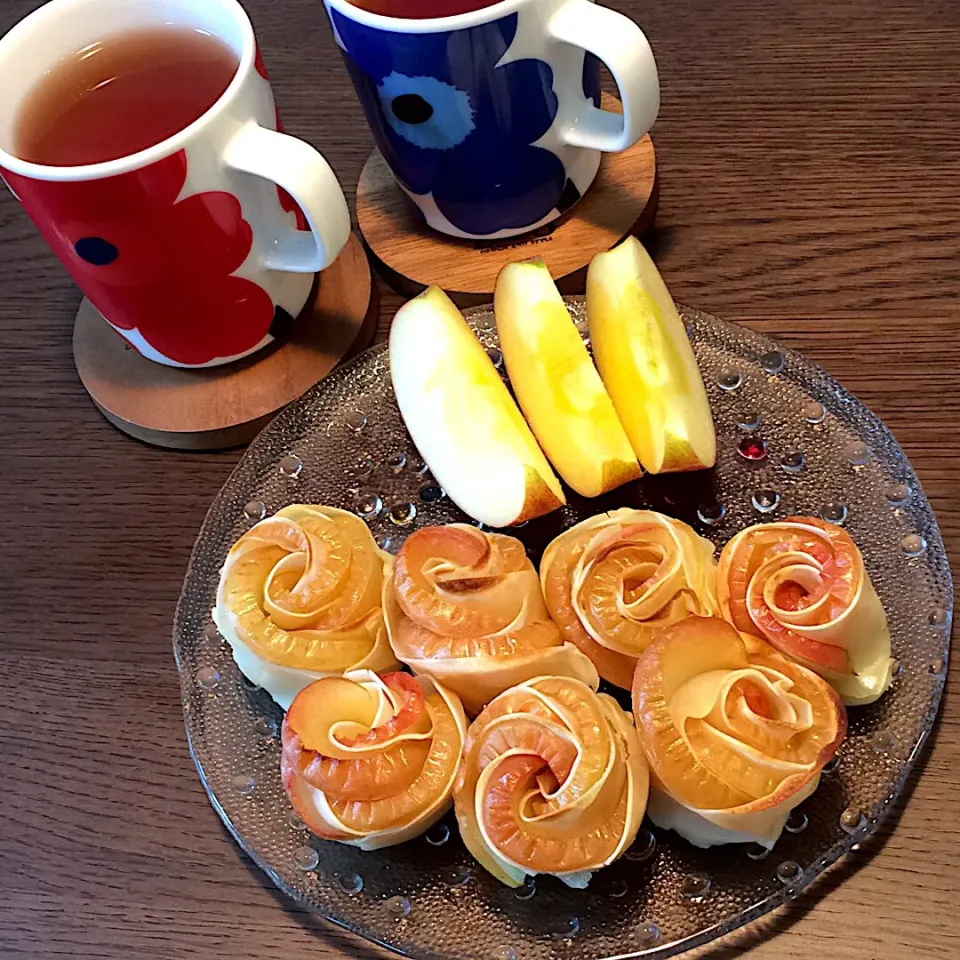 All About 料理レシピさんの料理 20分でできる！餃子の皮で作る、薔薇のアップルパイ #AllAbout|モスグリーンさん