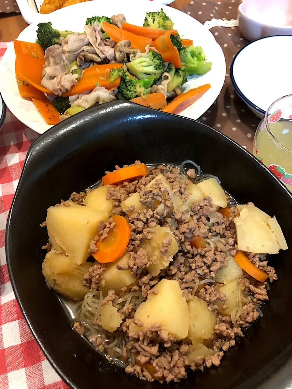 肉じゃが  豚肉と野菜炒め|ピヨまるさん