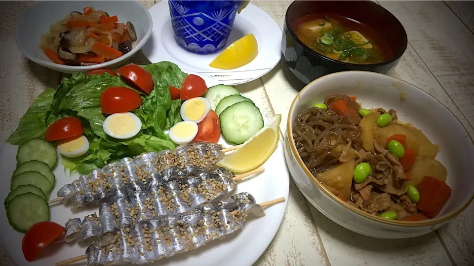 今日の男飯(*･ω･)太刀魚の一夜干しwithサラダ&ハート人参木っ端微塵肉じゃがwith枝豆北斗七星&大根切り干し煮&黒はんぺんとワカメと豆腐の味噌汁&後味フルーティ焼酎...♪*ﾟ|ひーちゃんさん