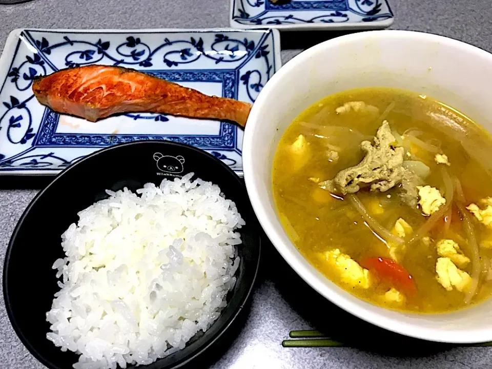 体があったまった #夕飯  白米、魚、カレー風味豚汁|ms903さん