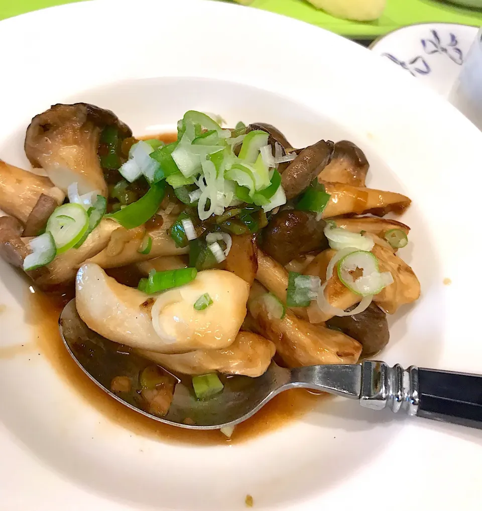 エリンギのバター醤油焼き|シュトママさん