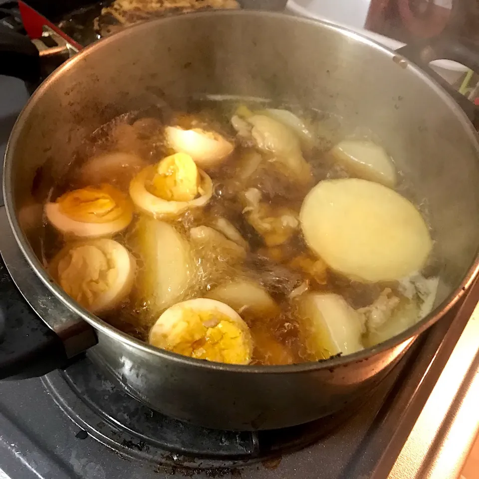 Snapdishの料理写真:鶏モモと大根の煮物|たかはしかおるさん