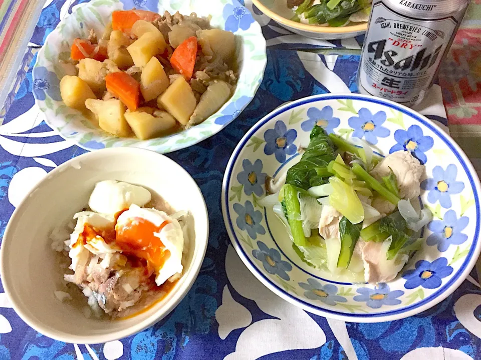 Snapdishの料理写真:肉じゃが
鯖缶の温玉乗せ(コチジャン)
鶏肉と野菜のレモン蒸し|Emiさん