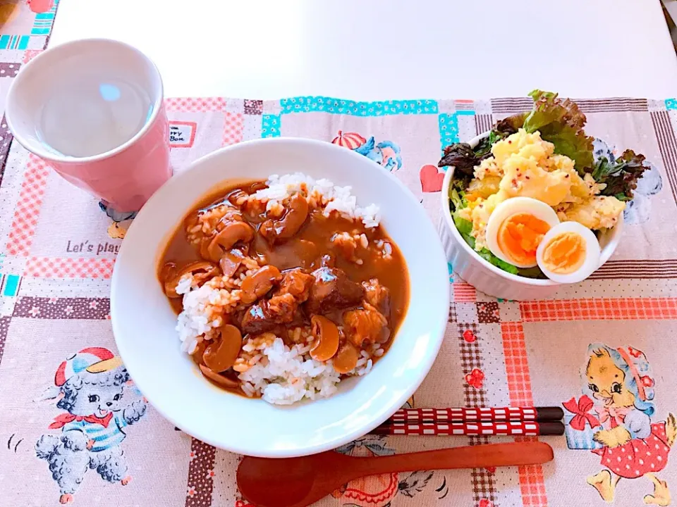 Snapdishの料理写真:カレーライスとポテトサラダ|mayuさん