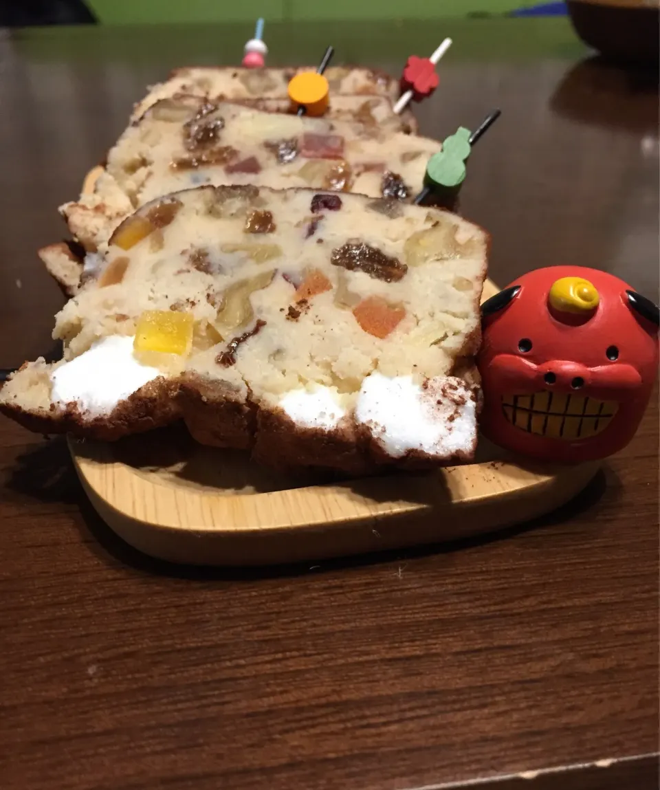 Snapdishの料理写真:マショマロ入りスポンジとドライフルーツのケーキ🥮|みっこちゃんさん