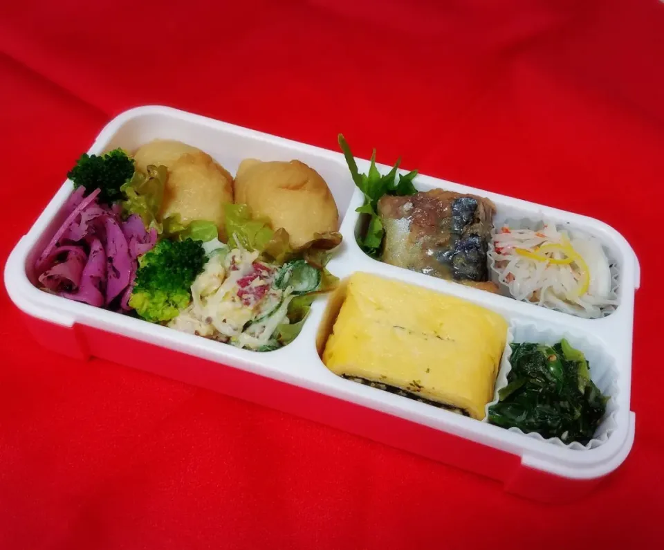 今日のお弁当🍱
 #いなり寿司
 #ゆかり蓮根
 #さつまいもの粒マスタードサラダ
 #さばの味噌煮
 #かぶとカニかまの柚子漬け
 #だし巻き玉子
 #ほうれん草のお浸し|Naoさん