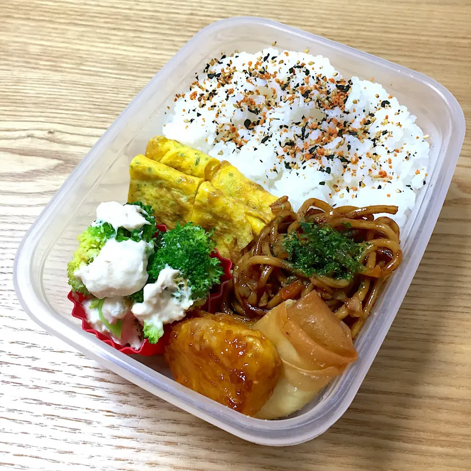 水曜日の旦那さんのお弁当☺︎ #お弁当記録  #青のり入り卵焼き  #ブロッコリーのツナ和え|むさけんさん