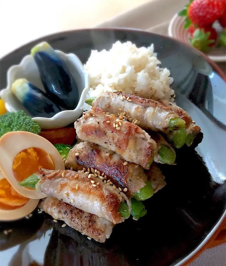 朝ごはんを食べよう✨スナップえんどうの豚肉巻きで朝ごはん🐷🌱|あしゃぱんさん