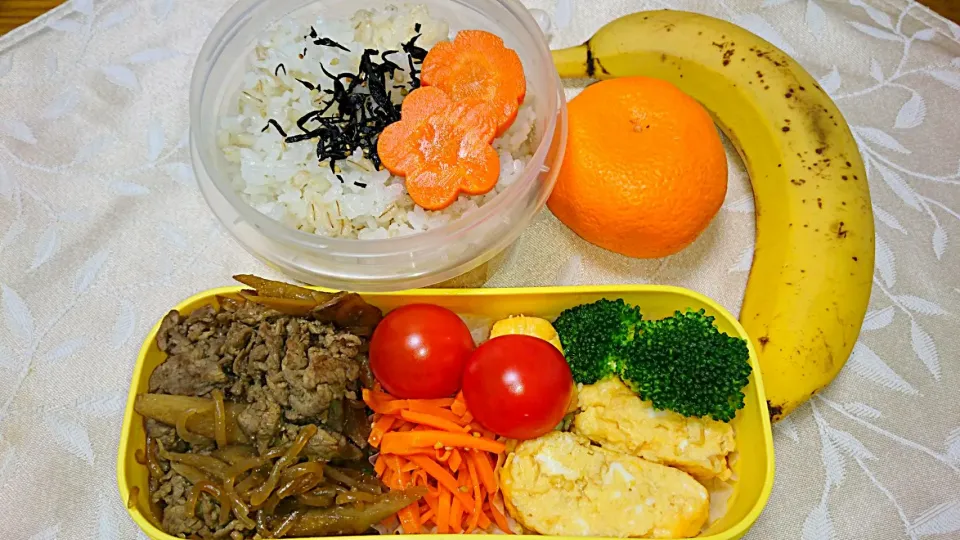 Snapdishの料理写真:1/16のお弁当
 #牛肉とごぼうの甘辛煮 #だし巻き玉子 #にんじんきんぴら|卯月さん