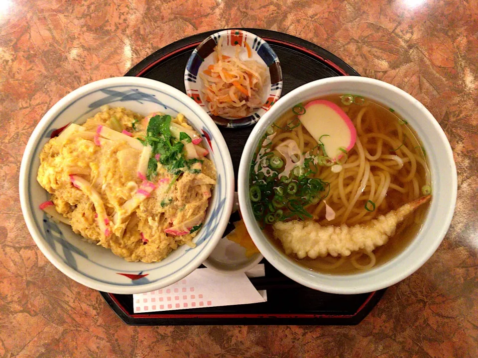 おすすめ定食(木の葉丼と天ぷらうどん)|ばーさんさん