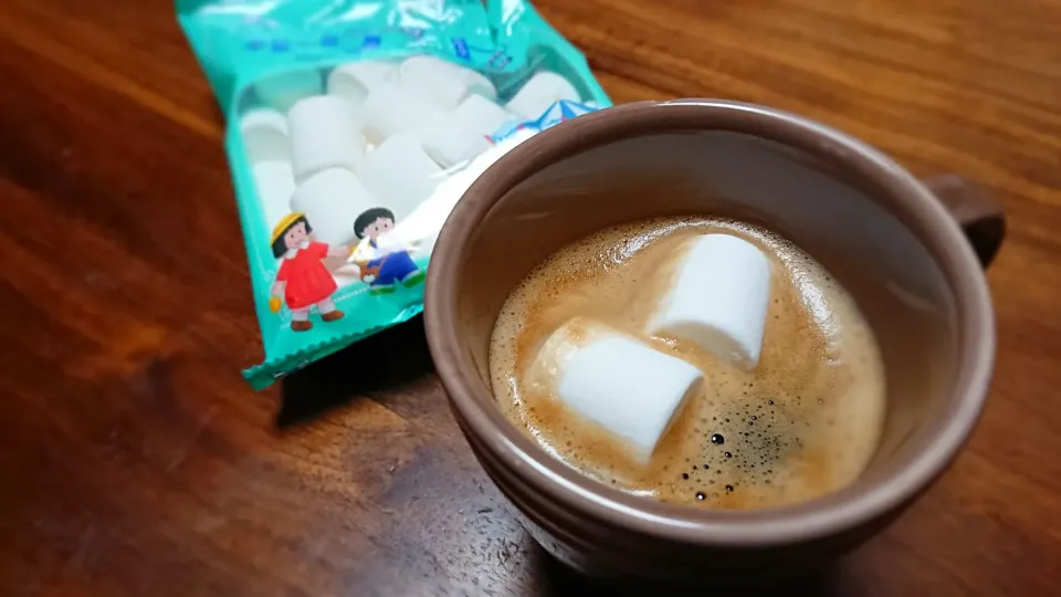 バレンタインを待たずしてなくなりそうだったので、慌ててコーヒーに投げ込んで投稿☕|たかたれさん