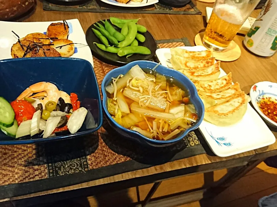 オリーブとエビサラダ&長芋のバター炒め&白菜とえのきの煮物&枝豆&餃子の王さまの餃子|まぐろさん