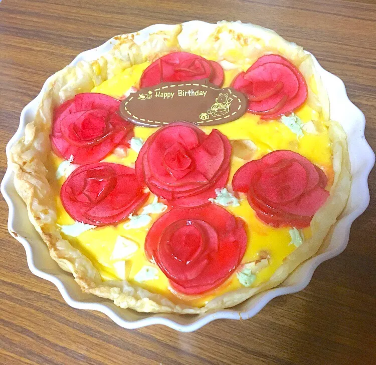 Snapdishの料理写真:Rose birthday pie|Nanaka Horiiさん