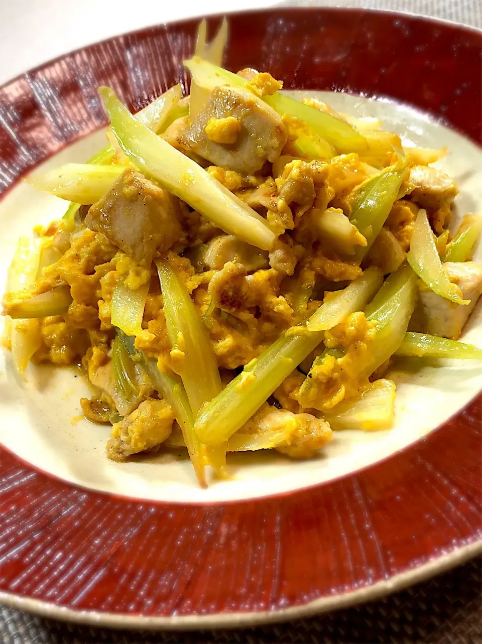 Snapdishの料理写真:鶏肉とセロリのフワトロ卵炒め|Fuji's kitchenさん