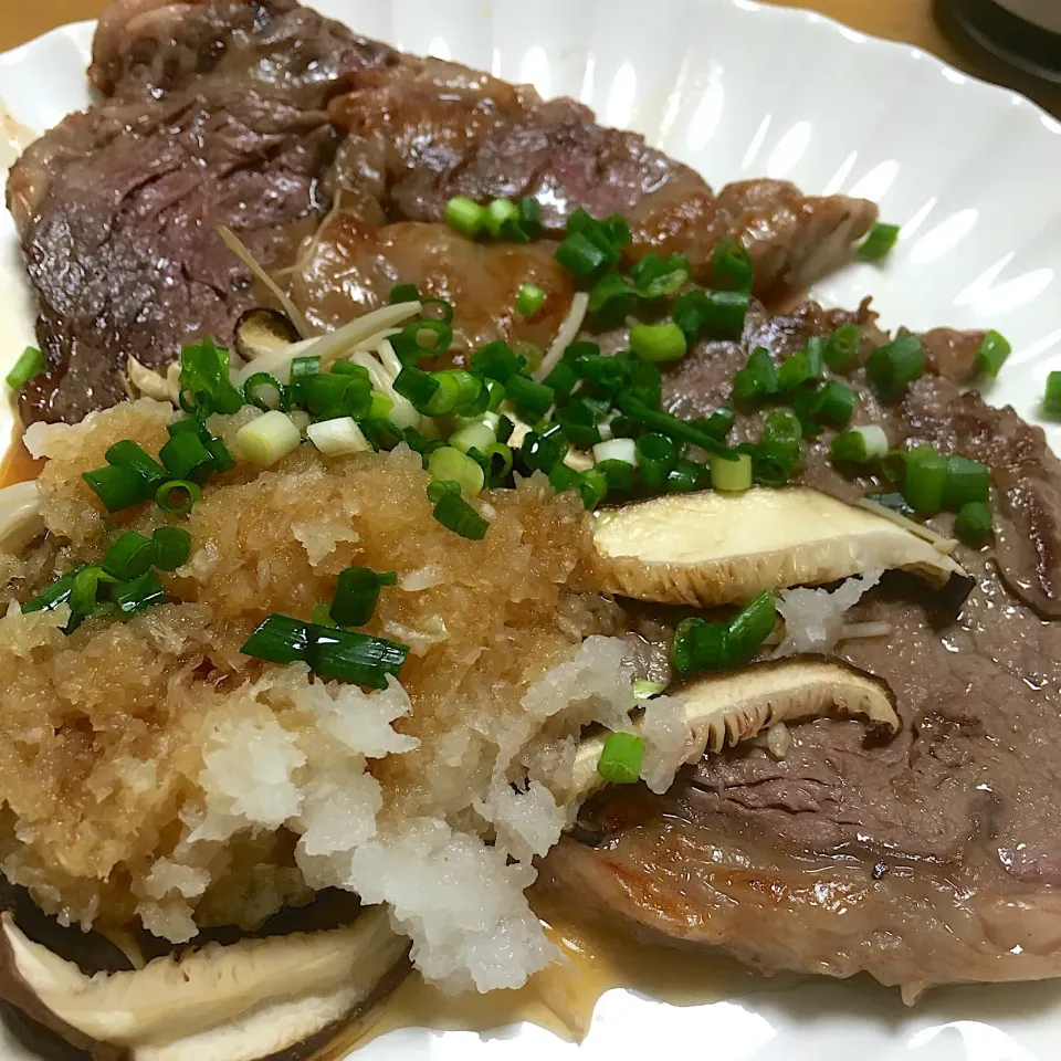 きのことカブおろしのポン酢ソースで
和風なステーキ🥩

でもオージービーフです😁|Yu Yu mamaさん