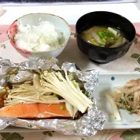 たっぷりきのこと鮭のホイル焼き🐟|えりちゃんさん