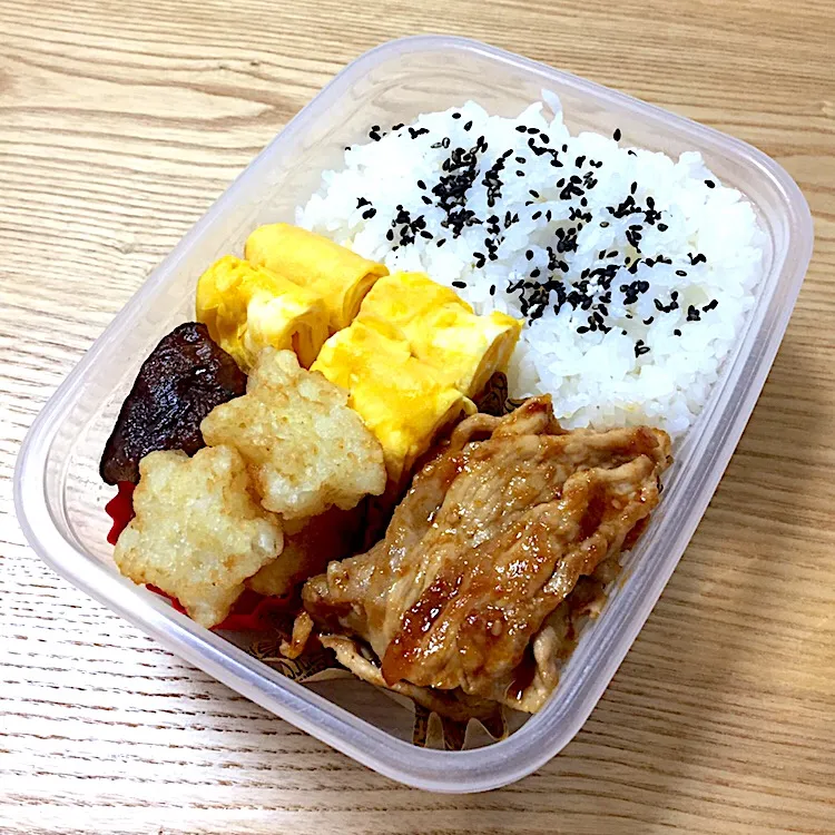 木曜日の旦那さんのお弁当☺︎ #お弁当記録  #卵焼き #しいたけのソテー #ハッシュドポテト  #豚肉の焼肉ソース炒め|むさけんさん