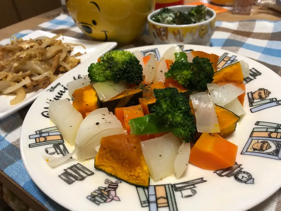 Snapdishの料理写真:蒸し野菜
豚肉もやしの卵とじ
ブロッコリーサラダ|ななさん