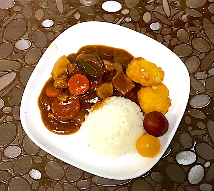 カレー  (チキン)    チーズナゲットᵃⁿᵈトマト|ma-ko omaさん