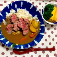 Snapdishの料理写真:#一汁一菜 
ステーキカレー
卵焼き
ブロッコリー|Mammamiiiaさん