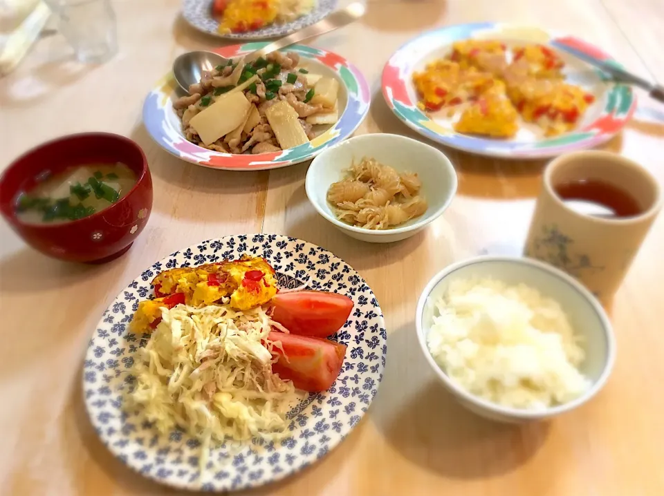 Snapdishの料理写真:夕飯  山芋と豚肉の炒め物  パプリカとコーンのオムレツ  ツナとキャベツのオリーブオイルサラダ|ilovespicaさん