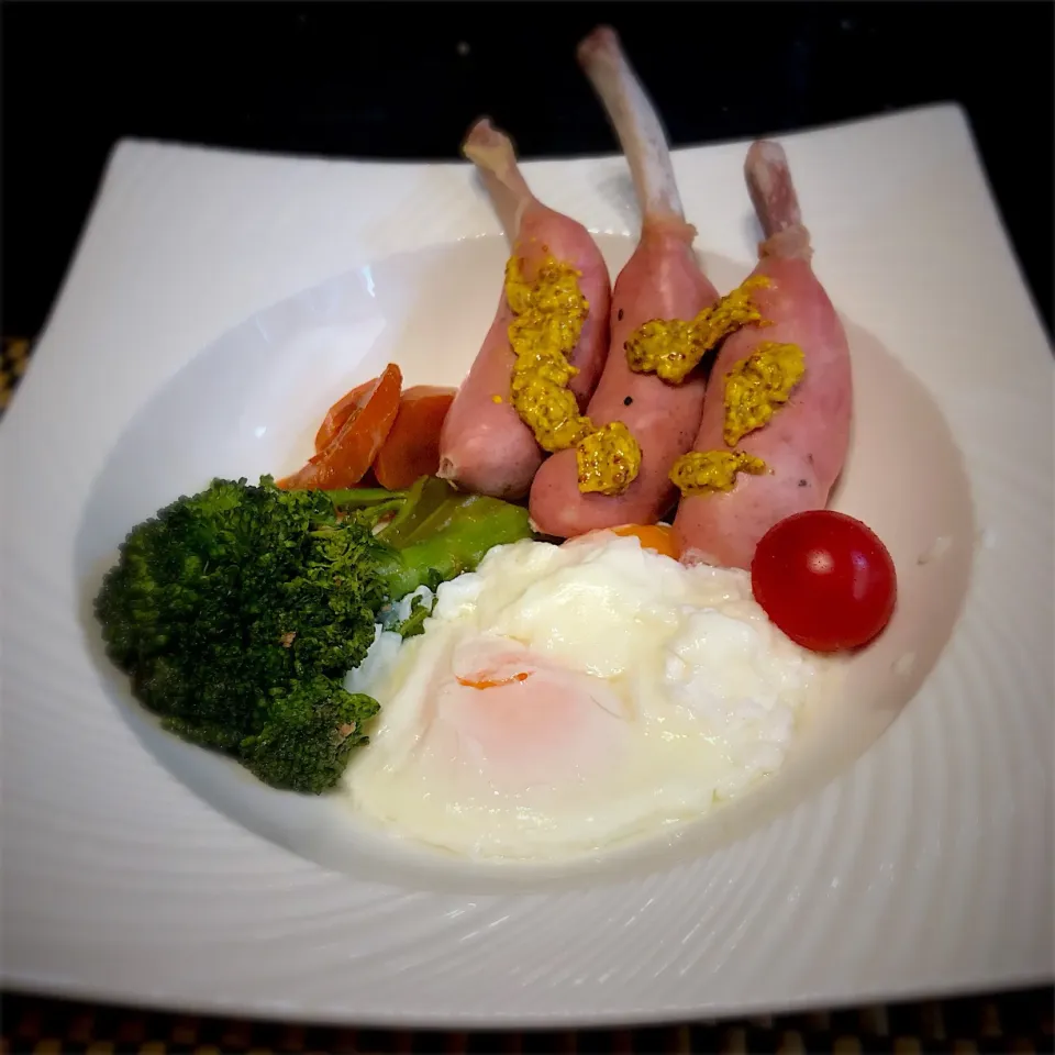 Snapdishの料理写真:佐野未起の料理 おでん🍢にブロッコリー🥦|佐野未起さん