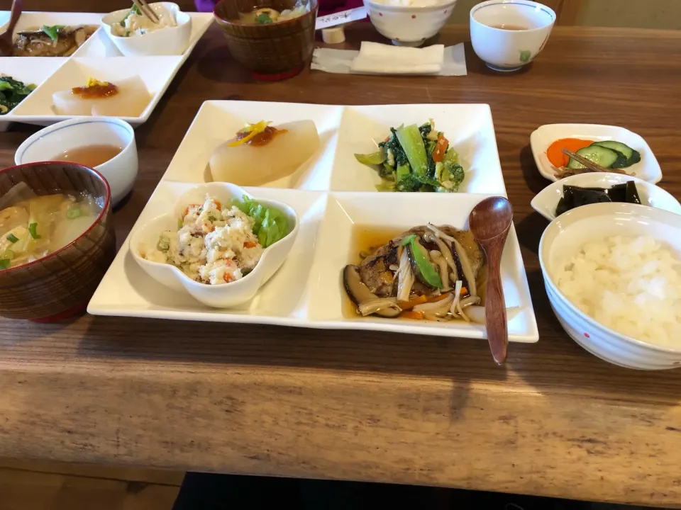 Snapdishの料理写真:木ぐらしのランチ|yuhyuさん