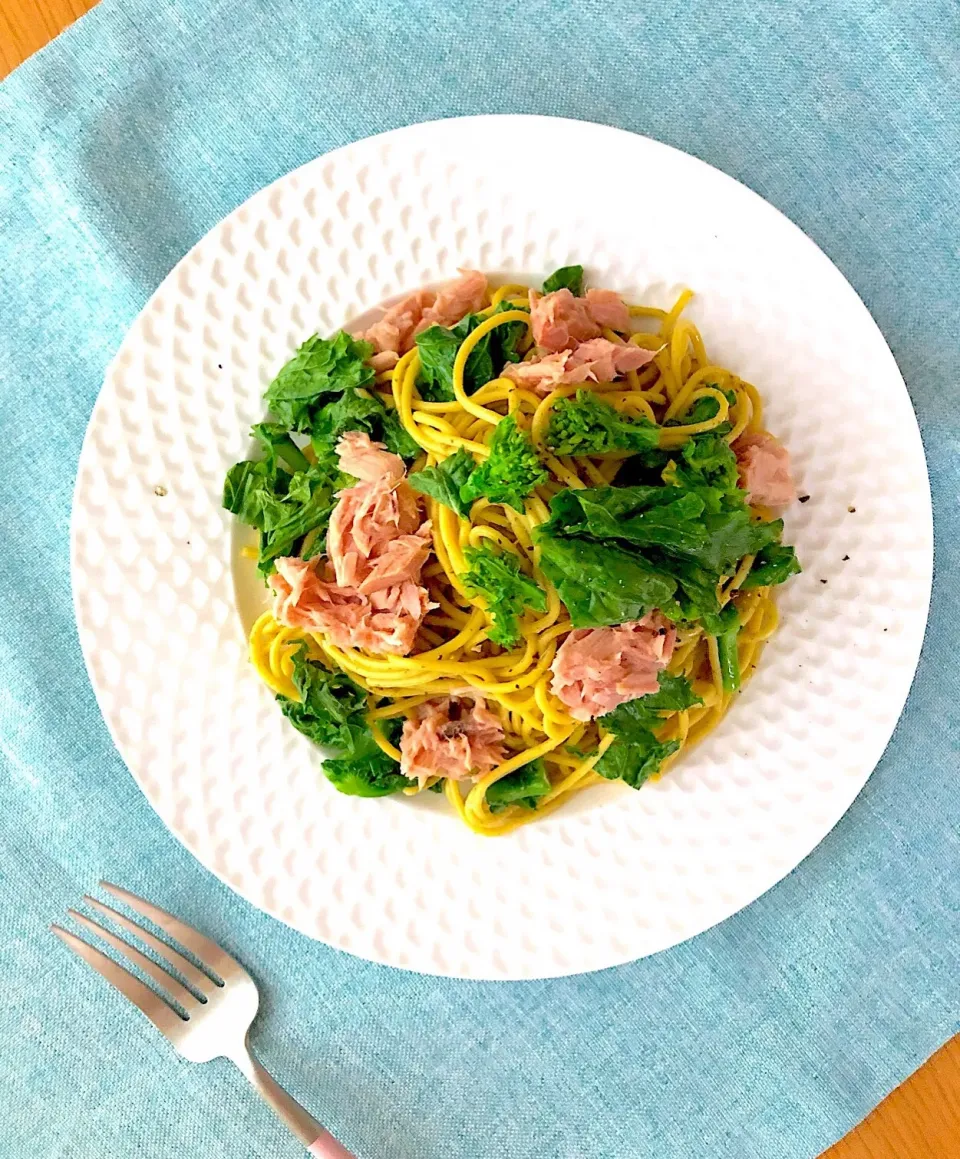 Snapdishの料理写真:朝ごはんを食べよう🌼菜の花とツナのジェノベーゼで朝ごはん🌿低糖質麺デリカーボ使用🍝|あしゃぱんさん