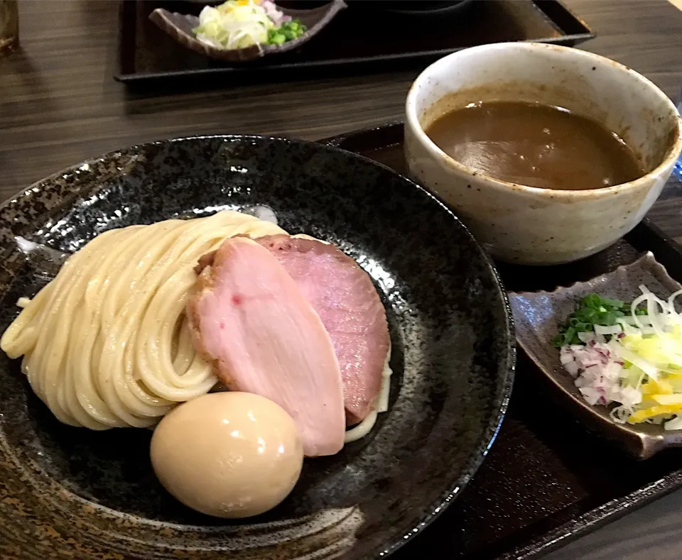 休日の晩ごはん⭐️⭐️⭐️
つけ蕎麦  味玉（あいだの平飼い卵）|ぽんたさん