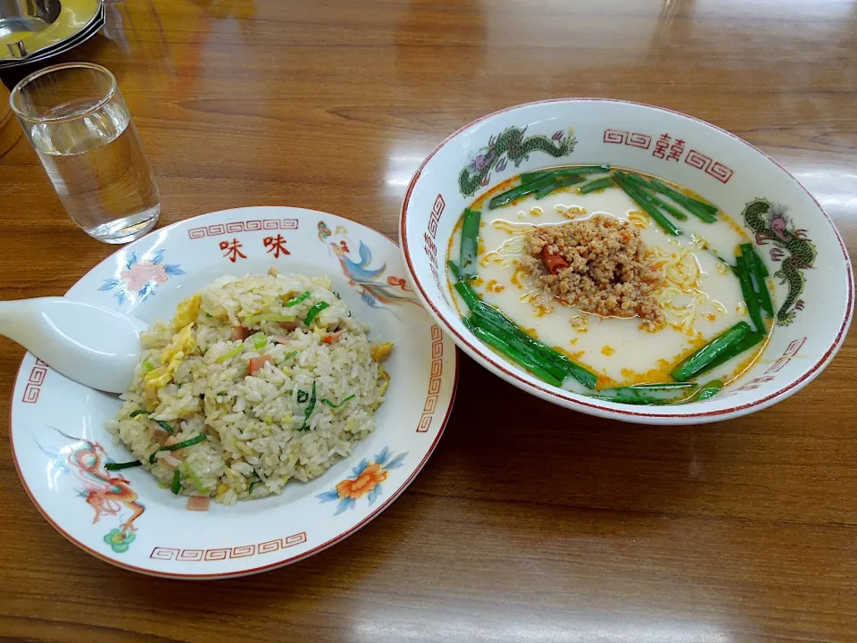 ランチセット
豚汁台湾ラーメンとチャーハン|Takeshi  Nagakiさん