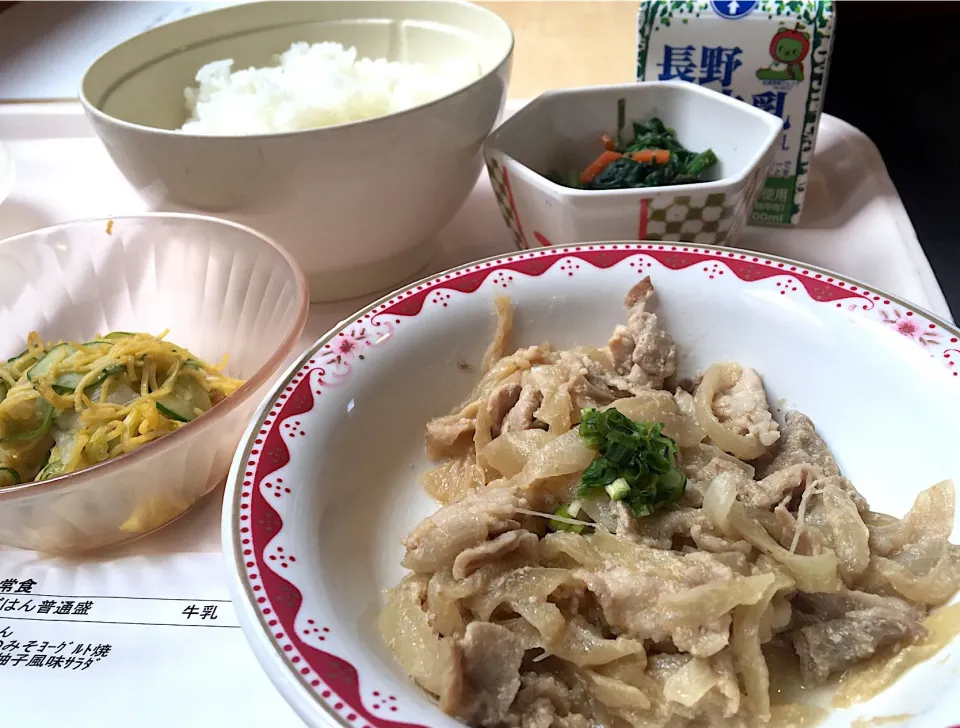 Snapdishの料理写真:今日からアル中病棟生活😏                              問診と検査が終わってさあお昼。                                    豚肉の味噌ヨーグルト焼🐷 白菜の柚子風味サラダ 胡麻和え 牛乳🥛|ぽんたさん