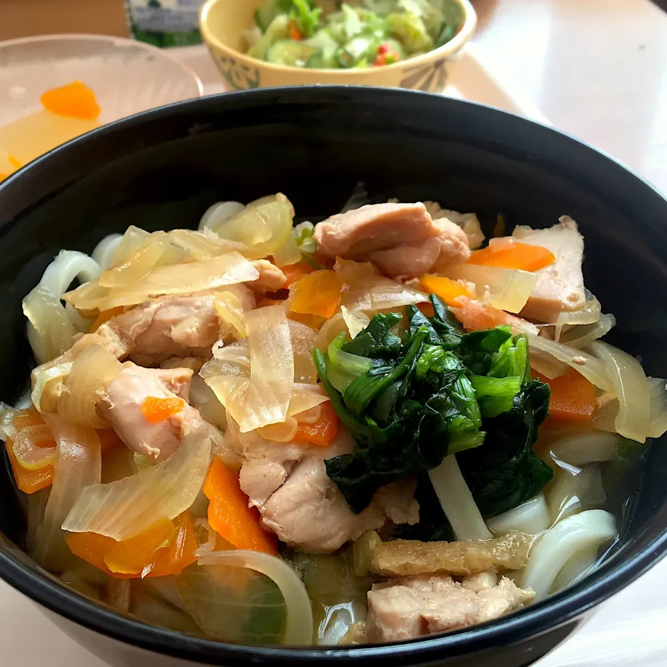 アル中病棟の昼ごはん  2日目☀️☀️🔆
五目うどん
ツナサラダ🥗
アップルゼリー🍎
牛乳🥛|ぽんたさん