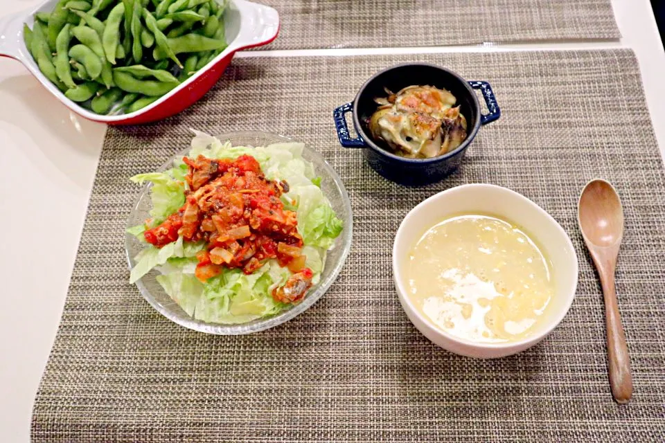 Snapdishの料理写真:今日の夕食 サバ缶のタコライス、じゃがいもと舞茸のチーズ焼き、中華風コーンスープ、枝豆|pinknari🐰🌈さん