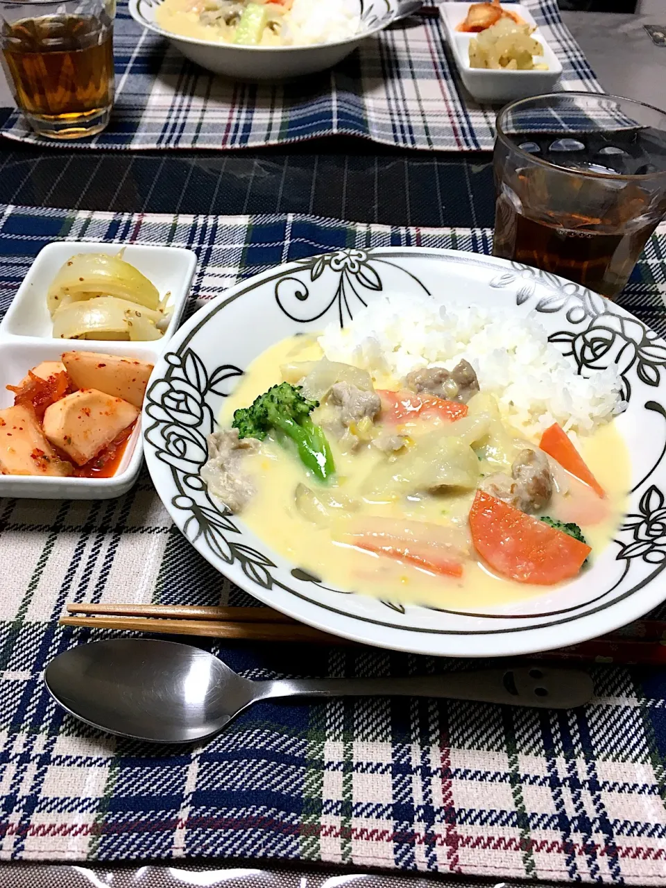 Snapdishの料理写真:・豚肉のコーンクリームシチュー ・玉ねぎの味噌粒マスタード和え ・かぶのキムチ和え|ちぐあささん