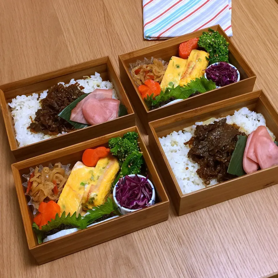 🍱１月１８日（金）
・生姜ごはん
・牛肉しぐれ煮
・厚焼き玉子 カニかま入り
・紫キャベツのマリネ
・菜の花の胡麻和え
・切り干し大根
・蒲鉾に大葉＆赤紫蘇
・含め煮にんじん / 紅しょうが|mutsumi☺︎さん