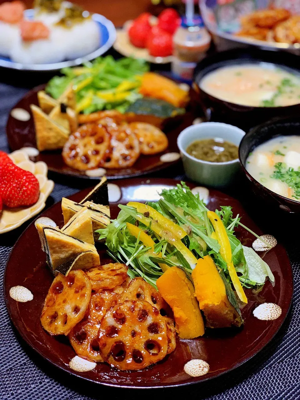 朝ごはん✨
黒酢で れんこんの甘辛炒め💗|七味さん